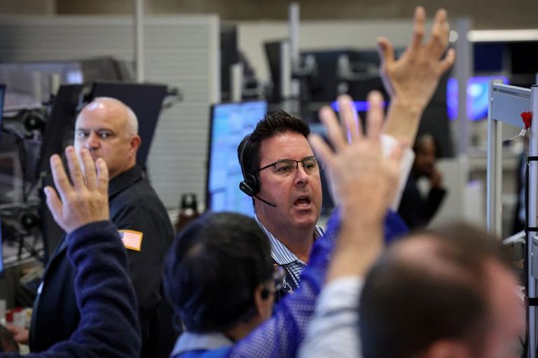 Wall Street Futures Dip As Oil Climbs And Treasury Yields Rise Amid Ai Slowdown