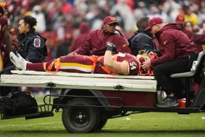 Washington Linebacker Leo Chenal Carted Off With Neck Injury In Win Over Seattle