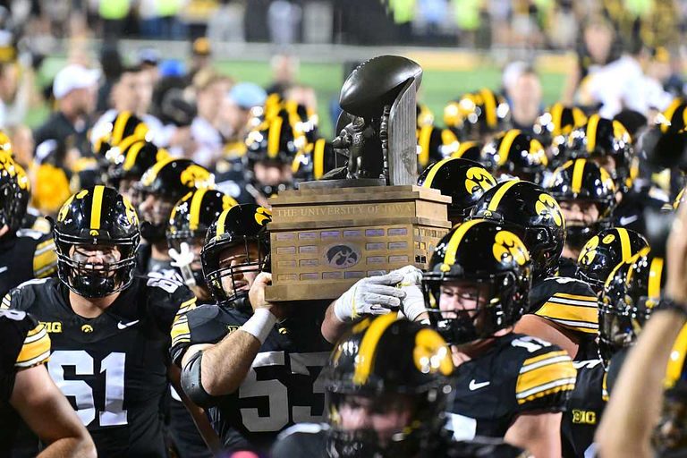 Watch Iowa Vs Michigan On Kcci Saturday Sept 26