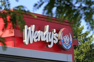 Wendy S Franchisee Meritage Files Bankruptcy Keeps 9 000 Jobs