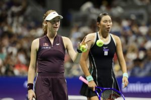 Williams Sisters Thrill U S Open Crowd In Dramatic Doubles Match