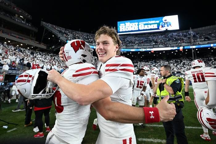 Wisconsin Rallies In Final Minutes To Upset No 13 Penn State 24 20