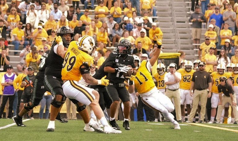 Wyoming Cowboys Defeat Hawai I 27 10 In Homecoming Mountain West Opener