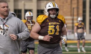 Wyoming Football Loses Starting Center Jason Maciejczak To Season Ending Acl Tea