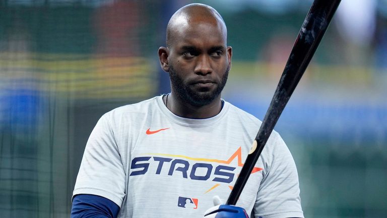 Yordan Alvarez S 40Th Homer Lifts Astros Over Royals 6 2 And Reclaims Al West Le