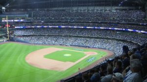 31 000 Brewers Fans Fill American Family Field For World Series Watch Party