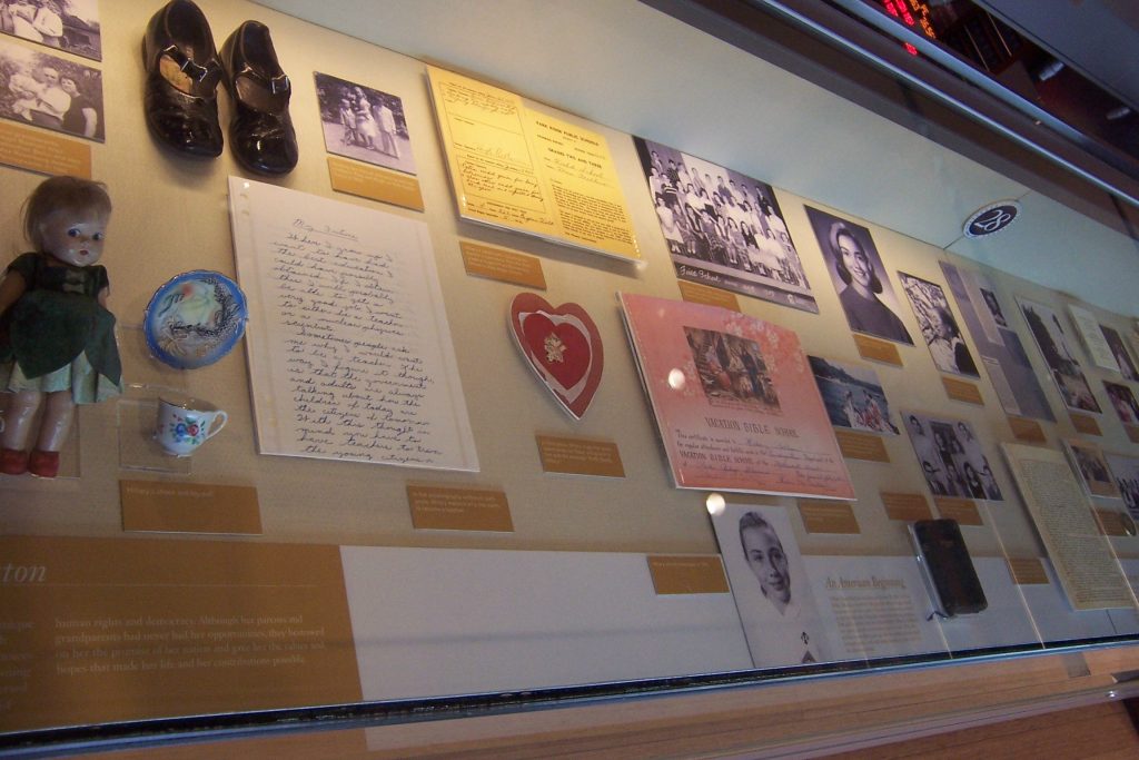 Jerry Jones' $10 Million Gift to Clinton Presidential Center Brings Big News to Little Rock