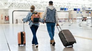 Airline Upgrade Sparks Couple S Breakup Debate Experts Urge Selflessness