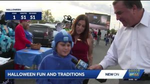 Albuquerque Families Enjoy Costumes Candy And A Record Breaking Pumpkin At Acs T