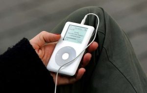 Apple S Ipod Turns 25 How A 399 Music Player Reshaped The Industry