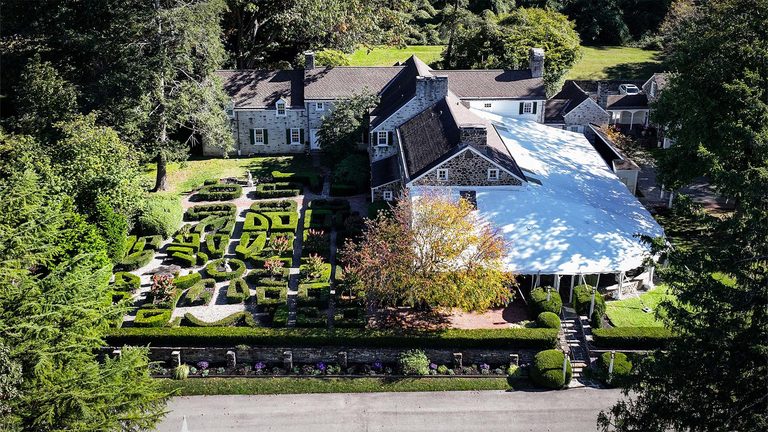 Appleford Estate Gardens Open To Public Amid Seasonal Events In Villanova
