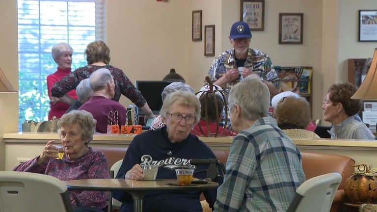 Appleton Seniors Gather For Brewers World Series Happy Hour