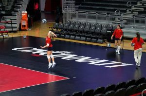 Arizona Wildcats Fall To Cincinnati 3 2 In Sixth Straight Volleyball Loss