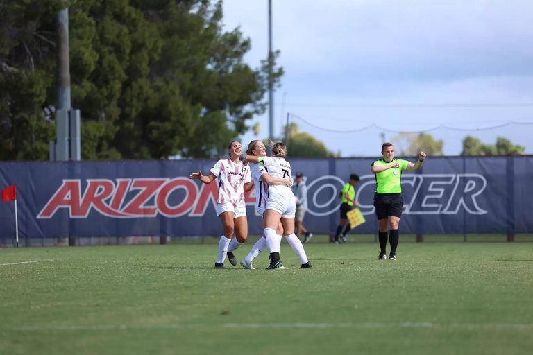 Arizona Wildcats Women S Soccer Beats Iowa State 2 1 To Stay In Big 12 Hunt