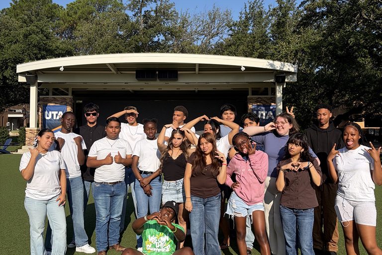 Arlington Isd Seniors Gain College Credit Through Uta Quest For Community Progra