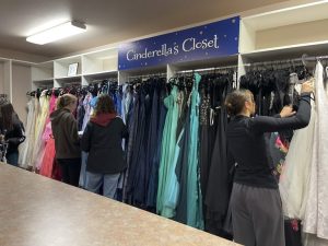Assistance League Of Bend Opens Cinderella S Closet For Free Homecoming Attire