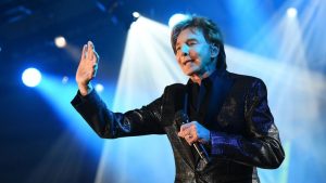 Barry Manilow To Resume Las Vegas Residency At Westgate After Brief Illness