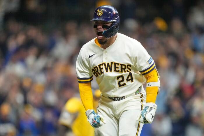 Brewers Hold Off Padres 3 2 In Nlds Opener After Roof Hit Play