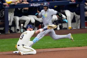 Brewers Rally From Four Run Hole To Beat Rays 5 4 In Game 2