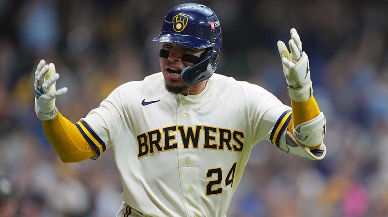 Brewers Win Nlds Game 1 In Milwaukee After Roof Hit Home Run Controversy