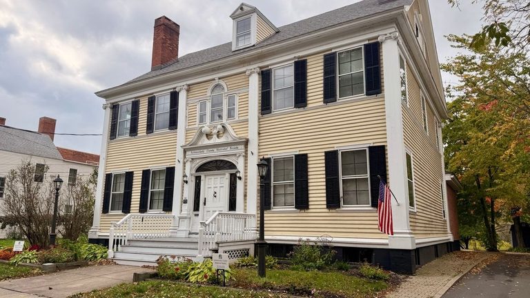 Candlelight Ghost Tours Return To Schenectady S Historic Stockade Neighborhood