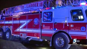 Car Drives Into Lake Overholser All Occupants Rescued By Okc Firefighters