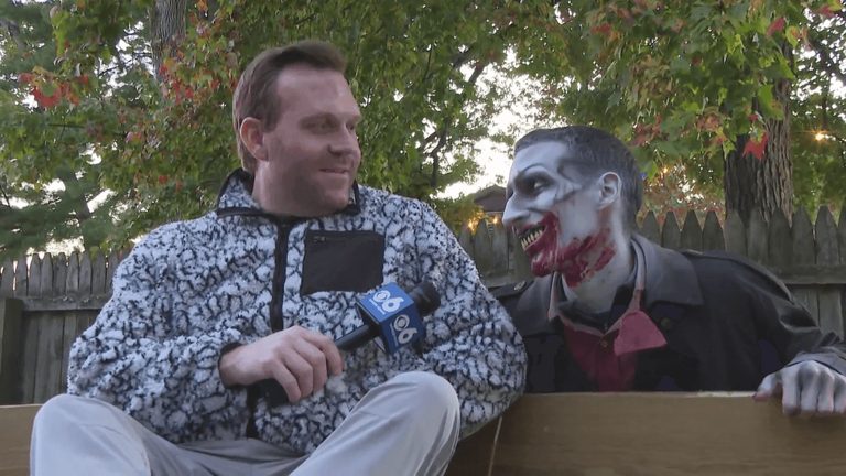 Cbs6 Morning Team Braves Double M Haunted Hayride In Ballston Spa