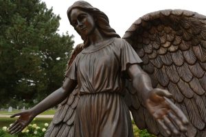 Chicago Archdiocese Unveils First U S Suicide Memorial Embracing Families