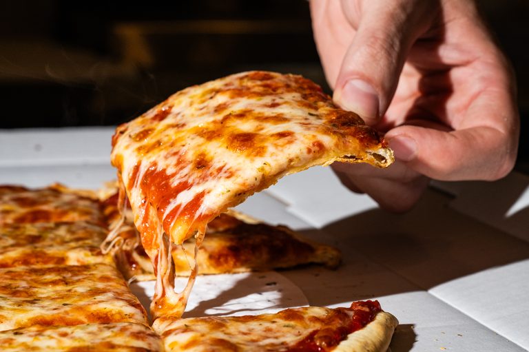 Chicago Pizza Fans Debate The Use Of Tavern Style Label