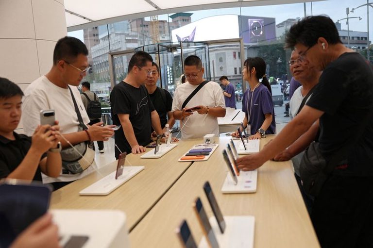 China Q3 Smartphone Shipments Drop 15 As Huawei Gains Market Share