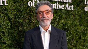 Chuck Lorre Says Big Bang Theory Stars Resisted 10 Pay Cut For New Co Stars