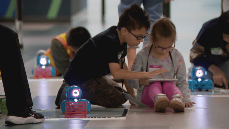 Clark County School District Hosts Family Stem Day For 300 Students