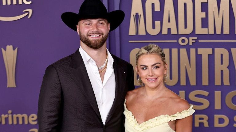 Dallas Cowboys Fans Unleash Harsh Remarks Toward Tight End S Wife After Loss To