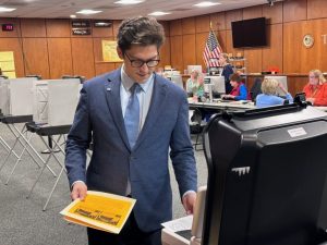 Democrats Dominate First Day Of Connecticut Early Voting As Gop Urges Turnout