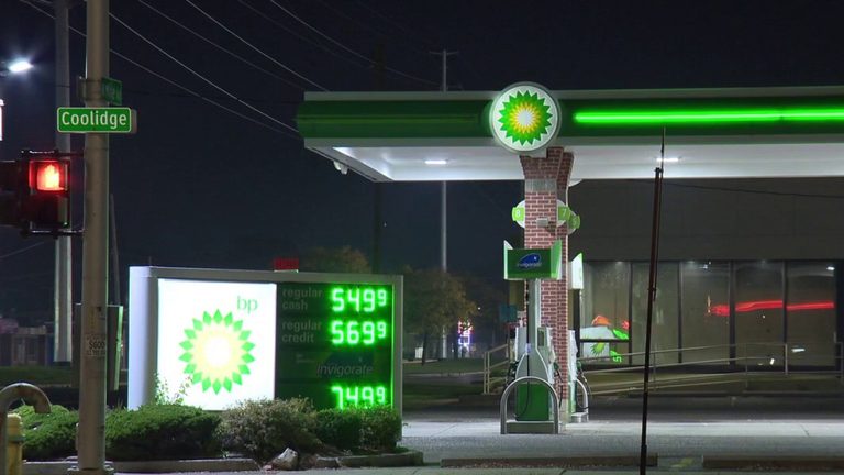 Detroit Area Gas Prices Climb To 4 99 Per Gallon Drivers Feel The Pinch