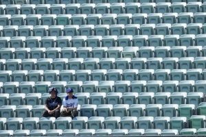 Dodgers Defeat Braves In 100 Degree Nlds Opener At Dodger Stadium