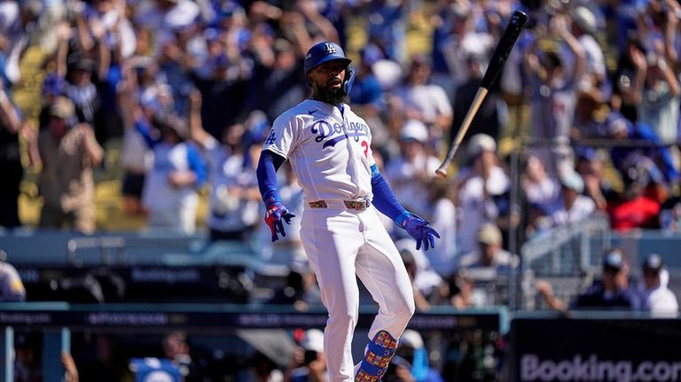 Dodgers Take Game 1 Of Nlds Over Braves Begin Hunt For Third Straight Title