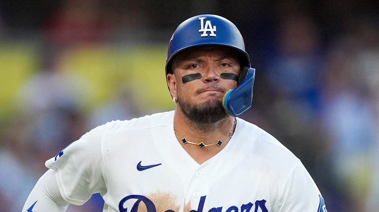 Dodgers Veteran Miguel Rojas Announces Retirement After Nlcs Sweep