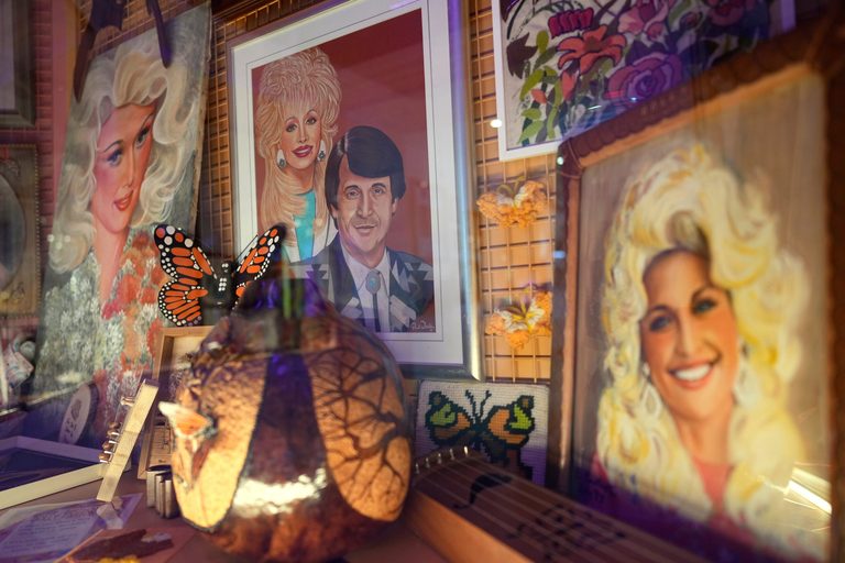 Dolly Parton Museum And Songteller Hotel Open In Nashville