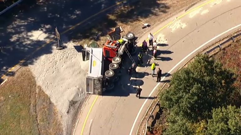 Dump Truck Overturns On I 95 Exit 39A In Weston Closing Ramp Temporarily