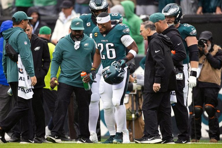 Eagles Rb Saquon Barkley Exits Early With Hamstring Injury Vs Rams