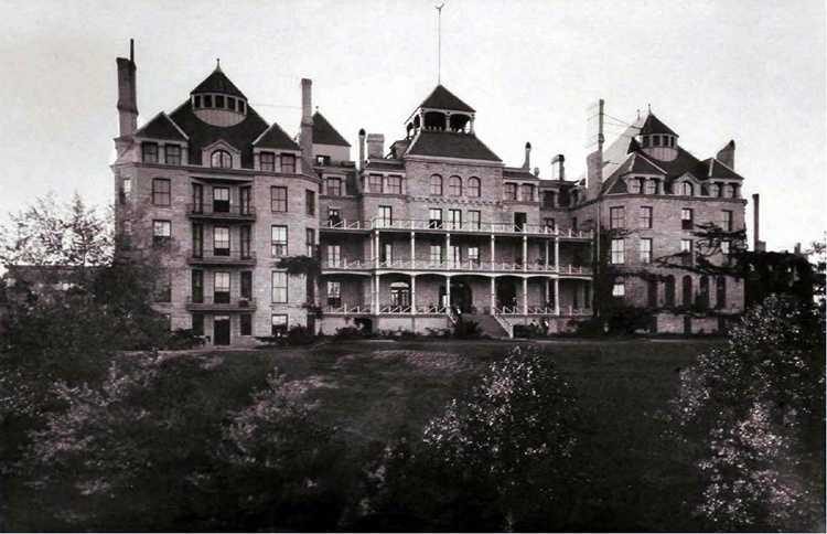 Eureka Springs Crescent Hotel Celebrated As America S Most Haunted Site