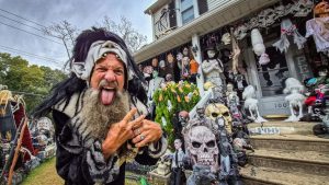 Evesham S Newman House Spreads Halloween Cheer For Over 30 Years