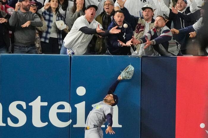 Fan Interference Overturns Anthony Volpe S Tying Home Run In Alds Game 3
