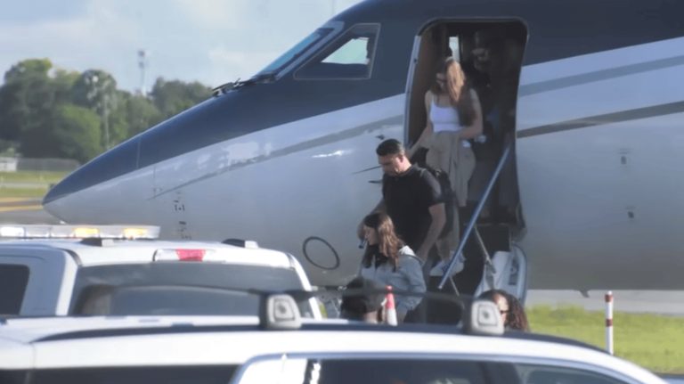 Flavio Bolsonaro Lands In Miami After Fleeing Brazil Receives U S Visas