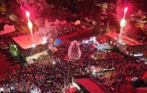 Fort Wayne Kicks Off Holiday Season With Christmas On Broadway Parade And Tree L