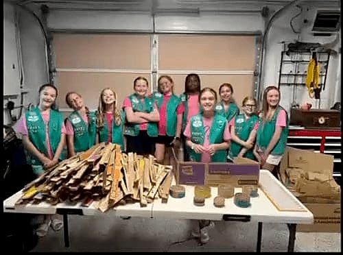 Girl Scout Troop Teaches East Tennessee Families How To Craft Cat Scratchers For