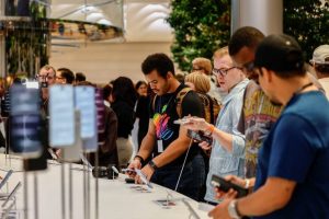 Global Smartphone Shipments Plunge 20 In Q3 As Memory Chip Costs Surge