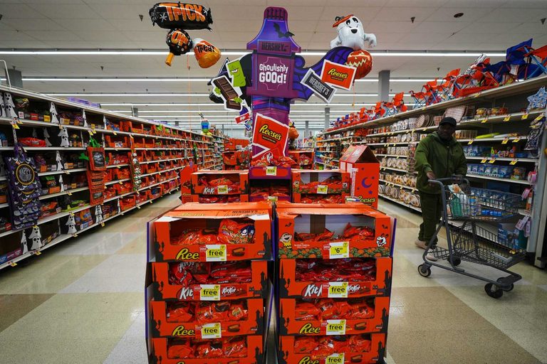 Halloween Candy Sales Dip 6 7 As High Chocolate Prices Strain Families
