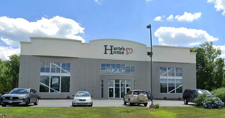 Harte S Home Furniture In Auburn To Close Auction Showroom Items Online Thursday